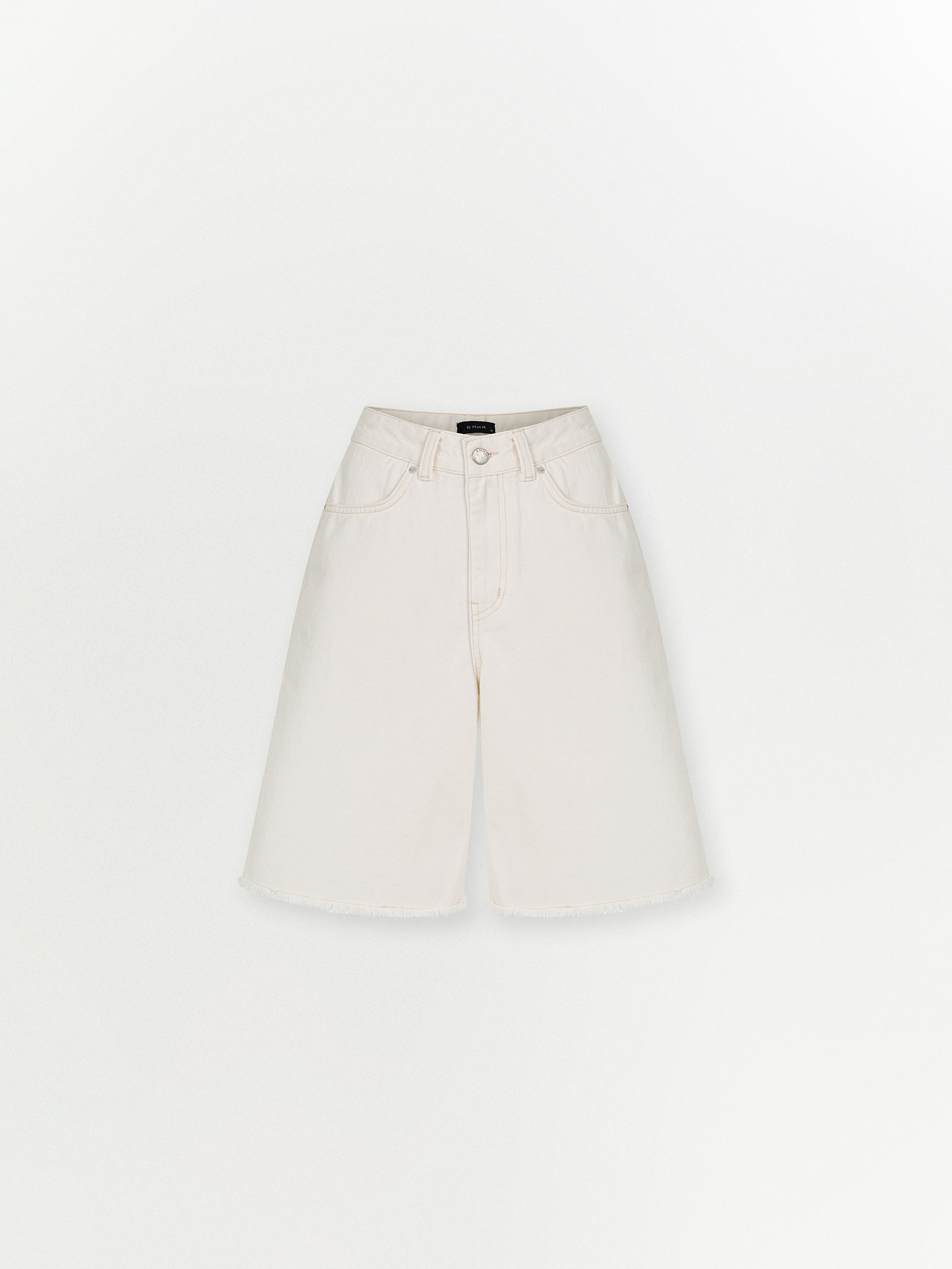 Джинсовые шорты с бахромой